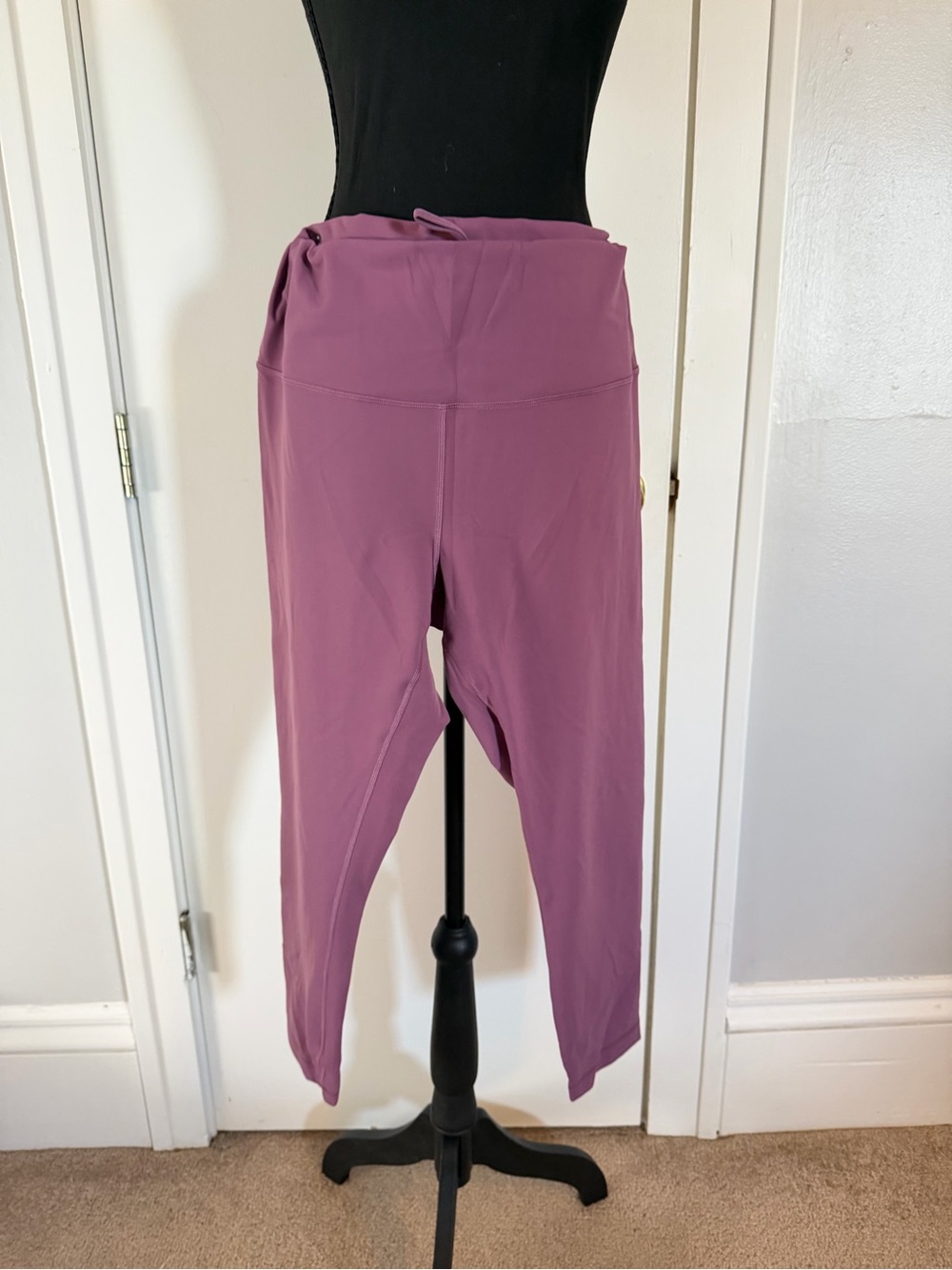 lululemon athletica Mauve High-Rise Ponte Capris